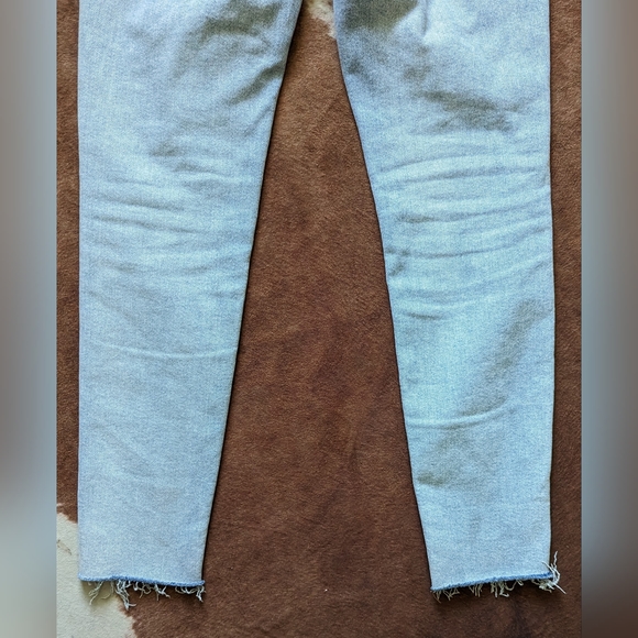 Kensi Vintage Luxe High Rise Skinny Raw Edge Hem Lt Wash Jeans - Picture 13 of 16